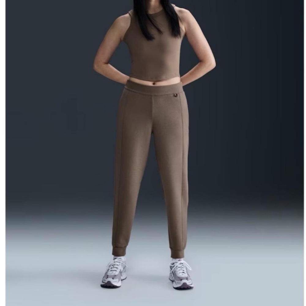 Nike 24.7 Impossibly Soft Dri-Fit Mid-Rise Joggers